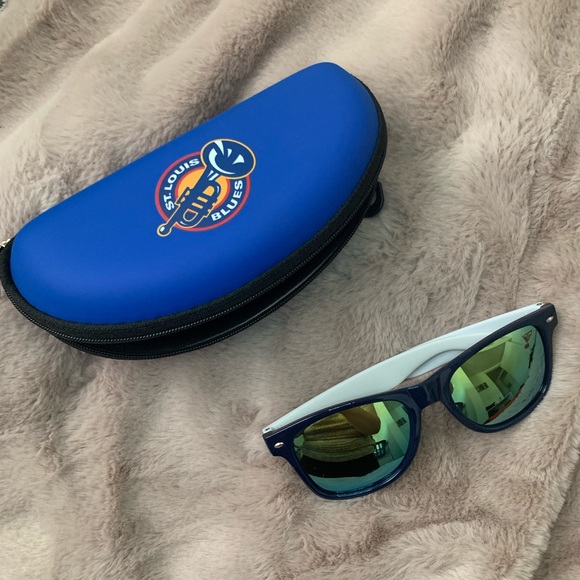 NEW Limited Edition St. Louis Blues Unisex Polarized Wayfarer Sunglasses in Case - Picture 1 of 5